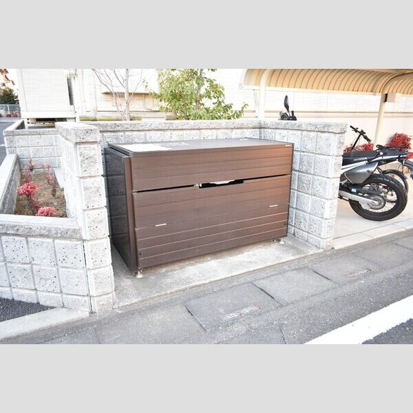 ルミナステラス201号室 ゴミストッカー