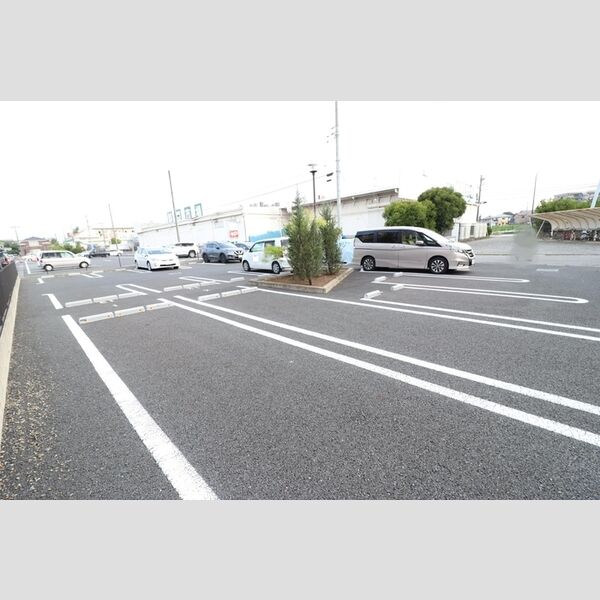 ソレイユ・ルヴァン 駐車場