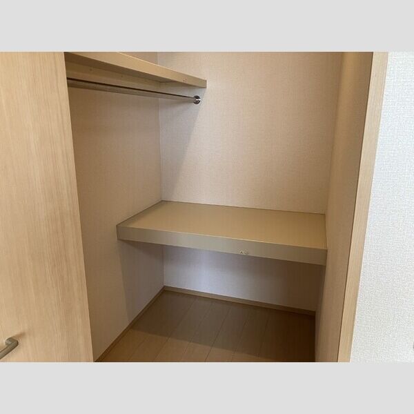 ラフィネフィオーレ103号室 ウォークインクローゼット