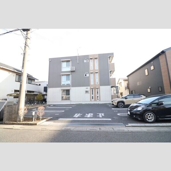 グランディオーソ101号室 駐車場