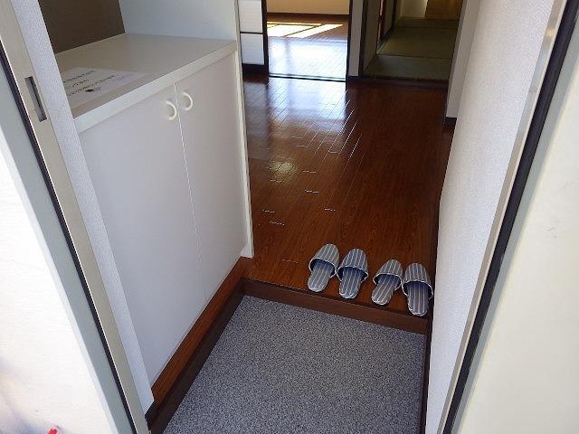 ツインシャトーAB 玄関