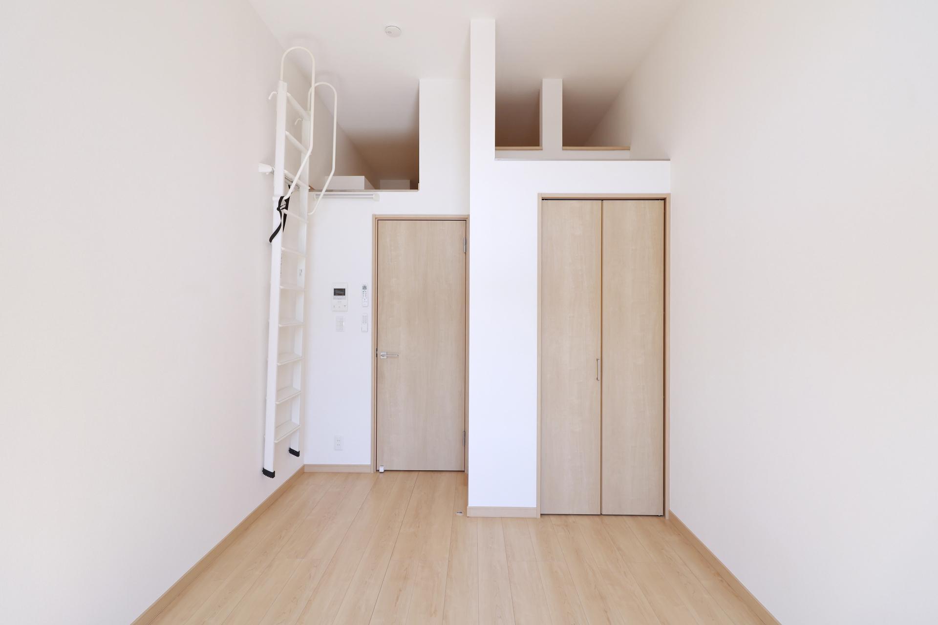 CasaK 解放感のある高い天井のリビング