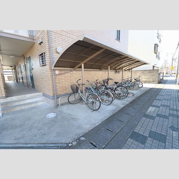 パーシモン105号室 駐輪場