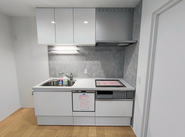 テラス新江古田1A号室 3口IH、食器洗浄乾燥機付き