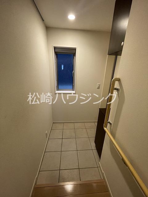 ＴＹ　ＨＯＵＳＥ1階 玄関