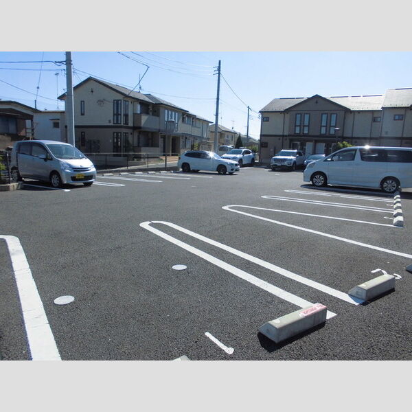シャインアイリス　Ⅱ 駐車場