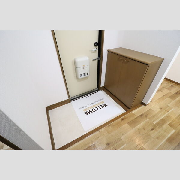 コスモパーク　C101号室 玄関