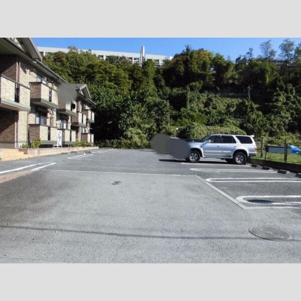 リ・ヴラン 駐車場