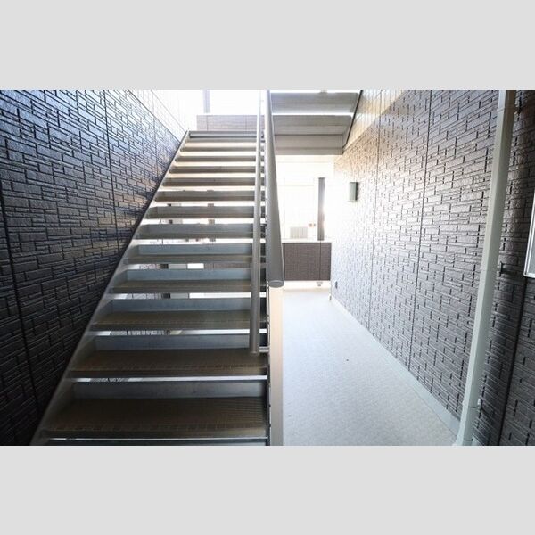 Bell Green303号室 共用階段