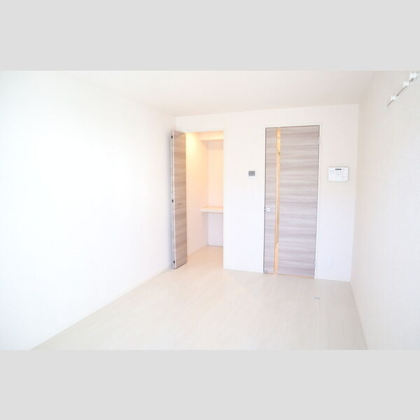 エンペラー　A201号室 洋室