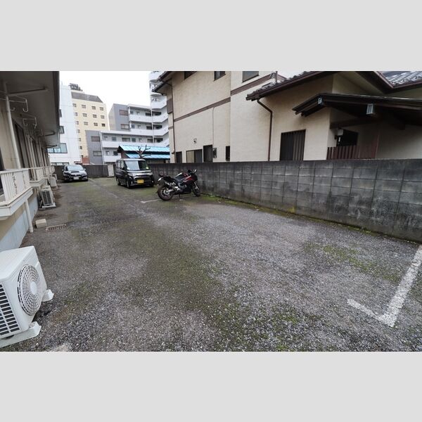 アネックス本郷 駐車場