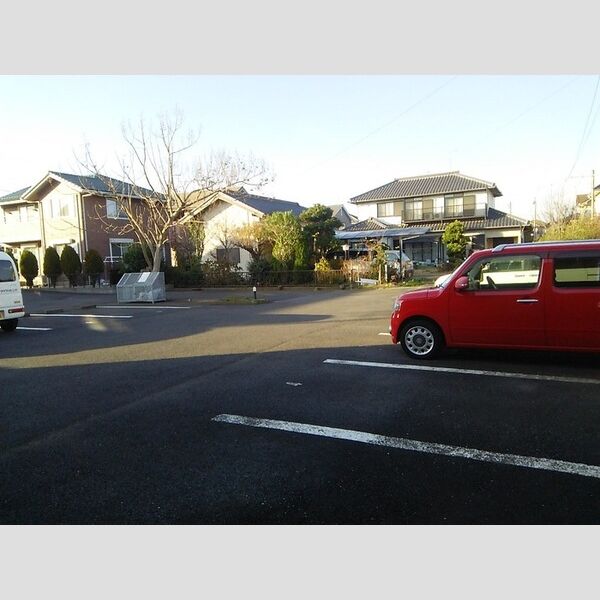 ブランドール 駐車場