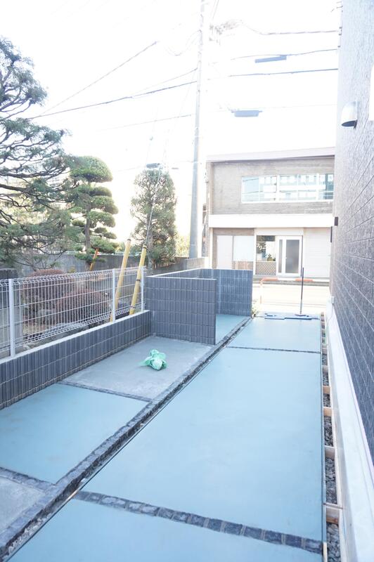 リブリ・グリュ アンレーヴ エントランス