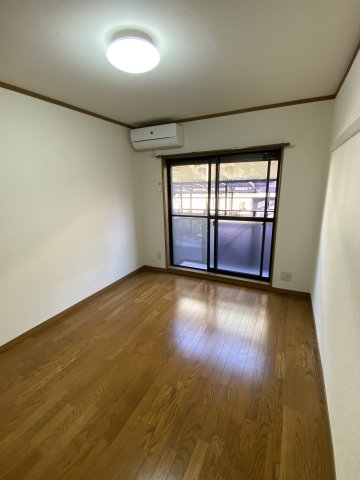 103号室