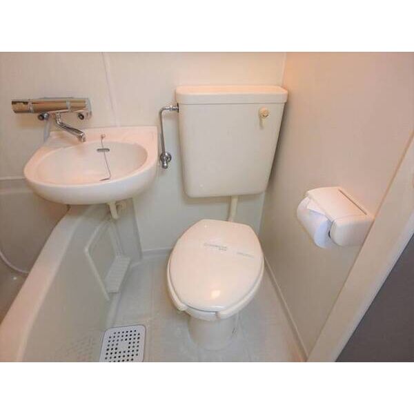 ヴィラ・カミニート0105号室 トイレ