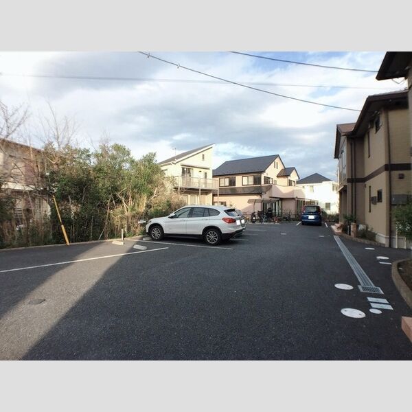 シンフォニー　A棟 駐車場