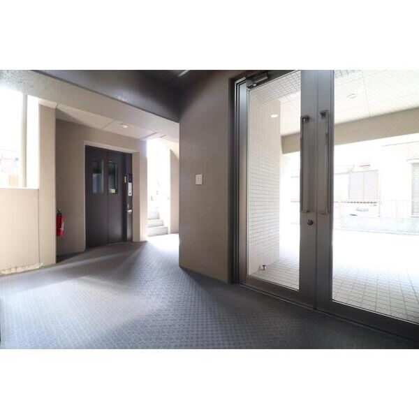 ドゥシェルI602号室 エントランス