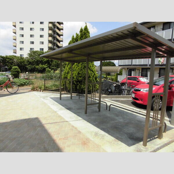 グランデB105号室 駐輪場