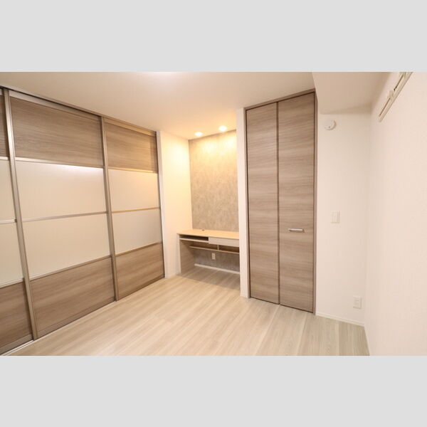 アゼリアエイト　B102号室 洋室