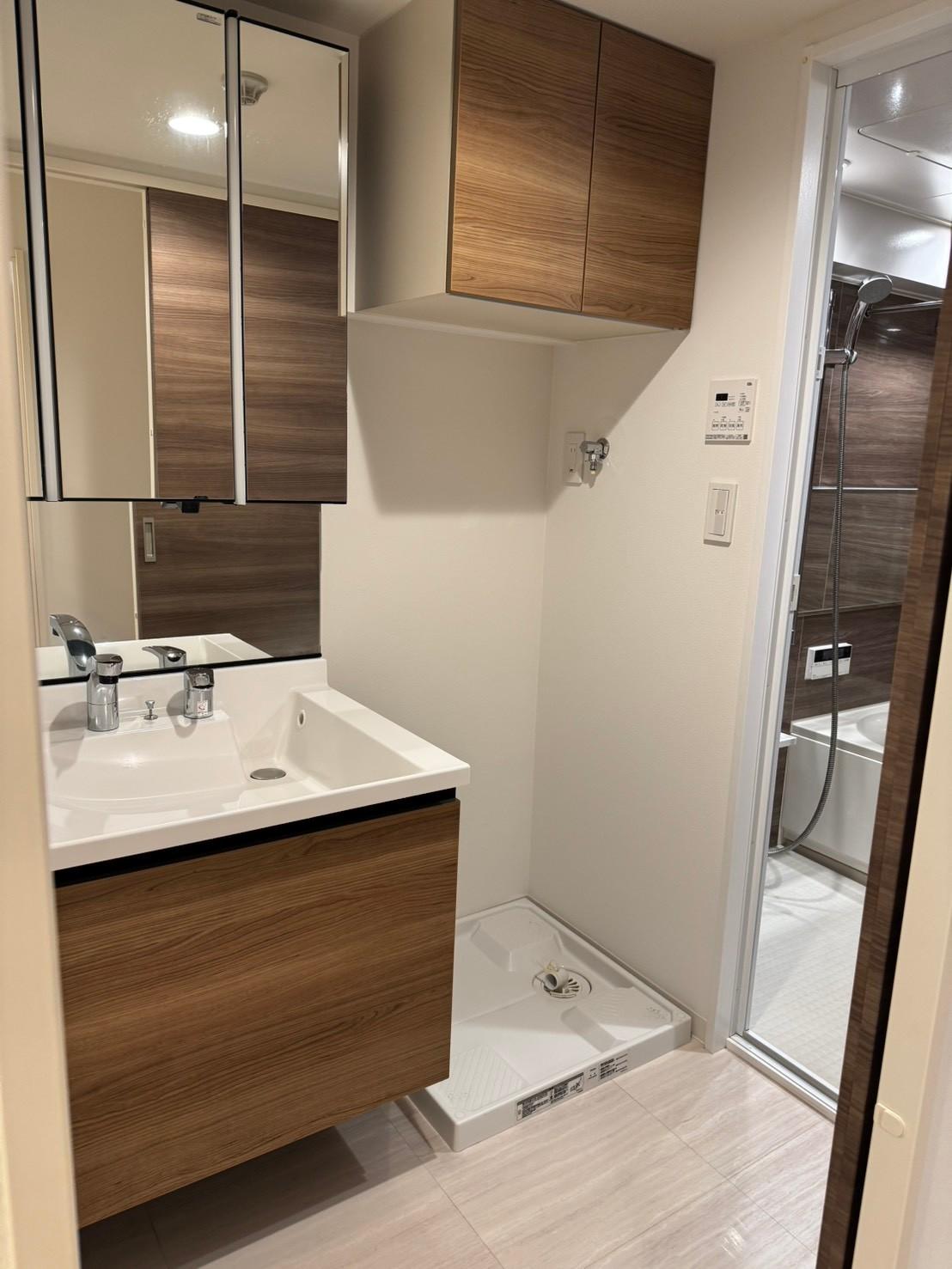 エクセルヤマナシ武蔵小山 きれいで使いやすい洗面化粧台で収納も充実！