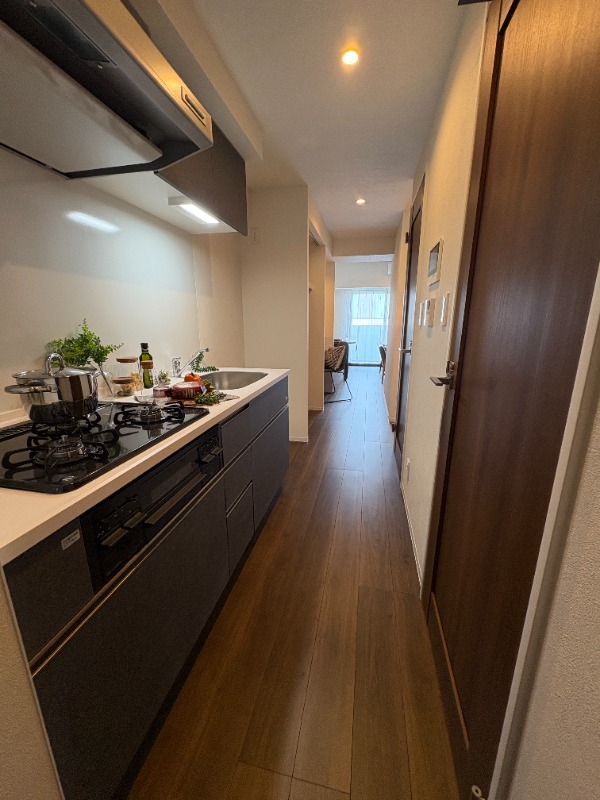 SUNBRIGHT OGIKUBO5階 ※写真は703号室（5号室は反転）