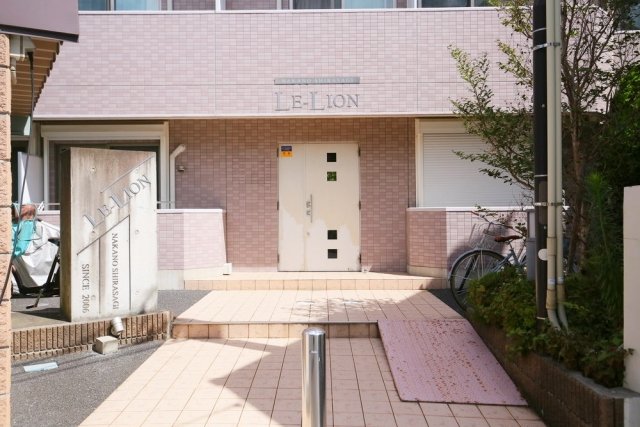 ル・リオン中野白鷺1階 エントランス