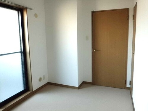 ライオンズマンション本川越駅前9階 収納(バルコニー側洋室)  ※2025年11月撮影