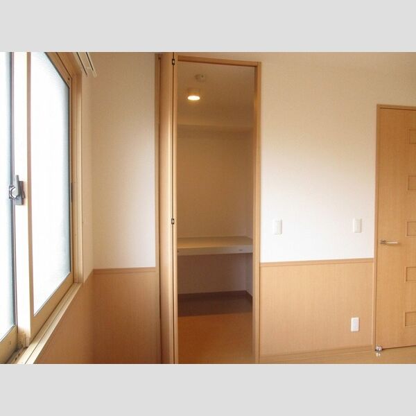 コスモヴィレッジ 収納(北側洋室)