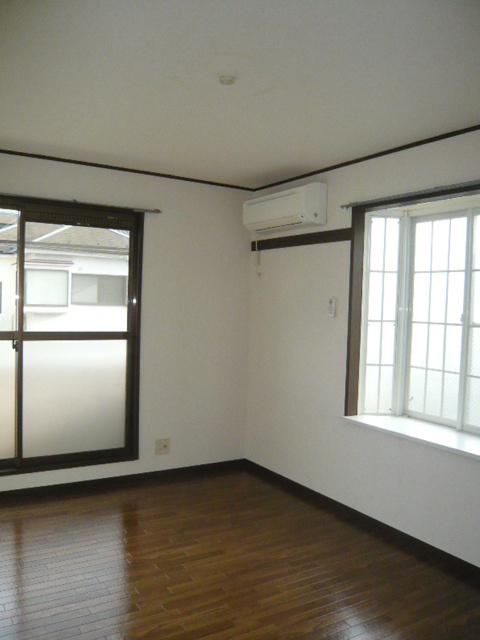 タウンハウス岡野 居室1