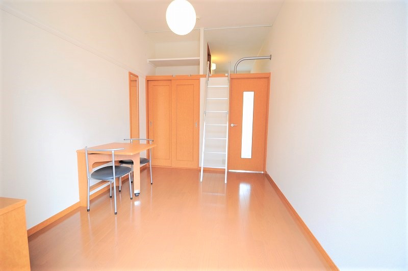 レオパレスすおう リビング