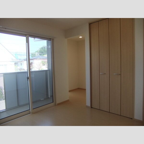 キャトル・セゾン102号室 2帖のスペースは仕事部屋としても利用できます