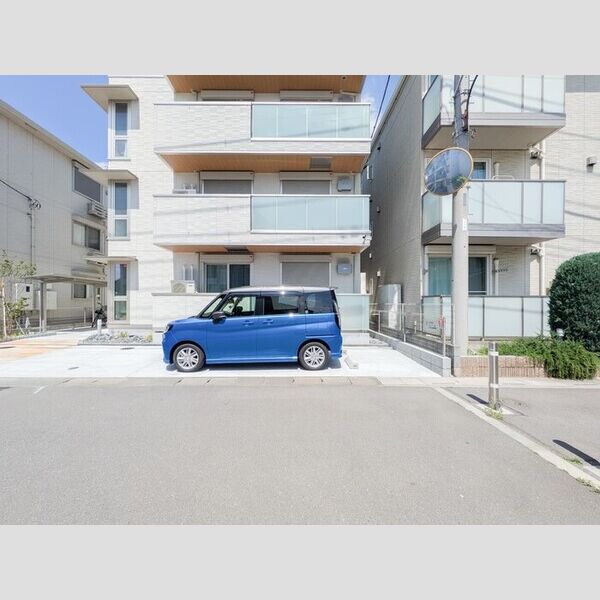 モンステラ 駐車場