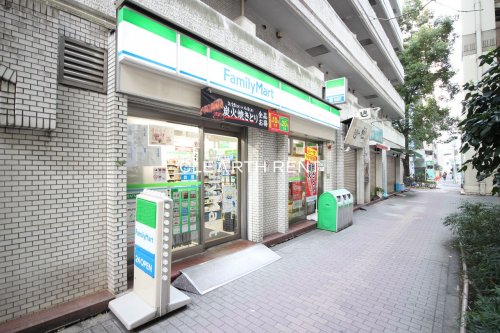 パレステュディオ日本橋東 【コンビニエンスストア】ファミリーマート 日本橋箱崎町店まで152ｍ