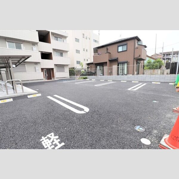 Tスクエア越ヶ谷105号室 駐車場