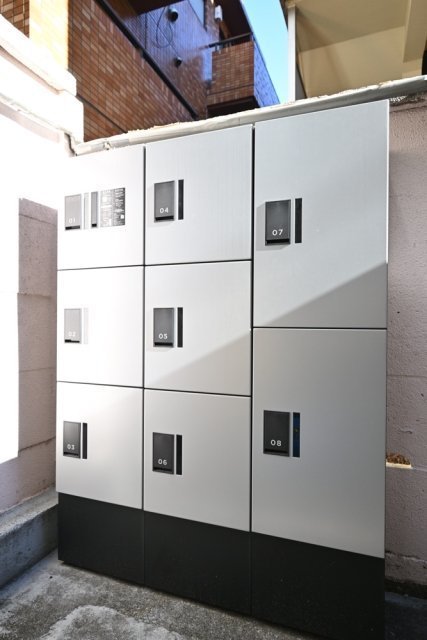 メゾン・ド・パピヨン1階 宅配BOX