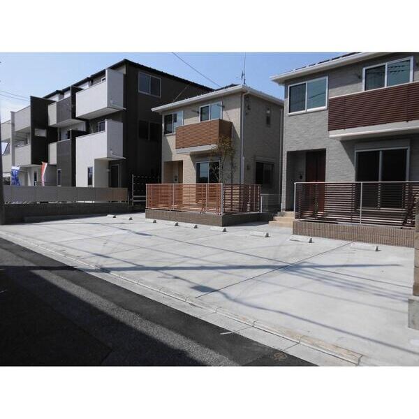 パル・ポゥローニアA棟 駐車場