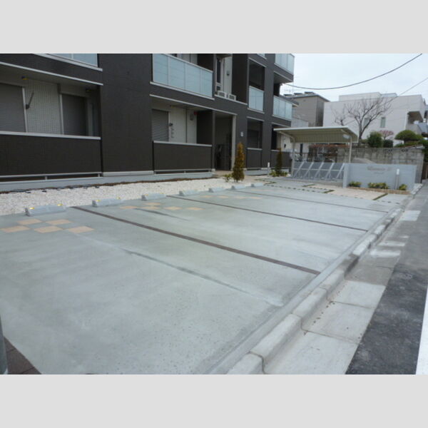 Lucente　Ⅲ 駐車場