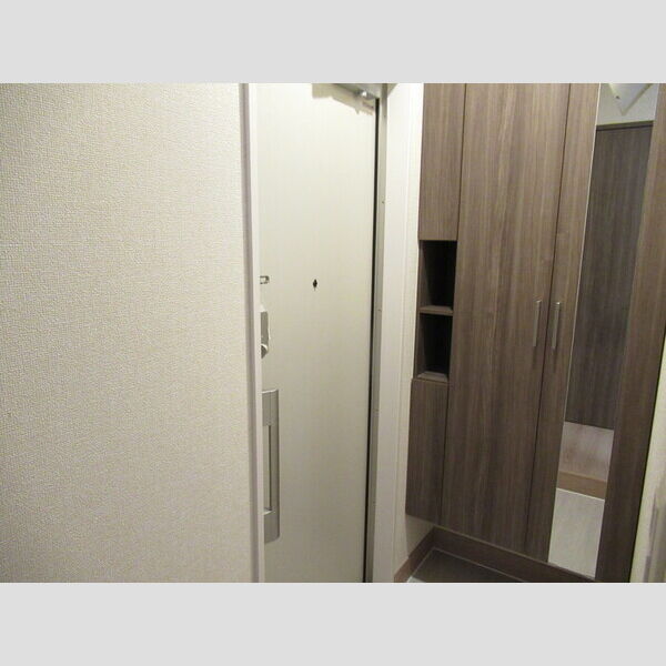 KOCHIA N・S　S棟102号室 玄関