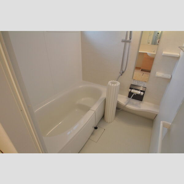 フィオーレ六月 乾燥・追い焚き機能付きの一坪バス!