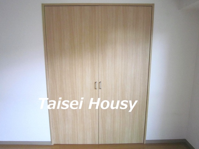 ルミエール湘南0302号室 収納（閉）