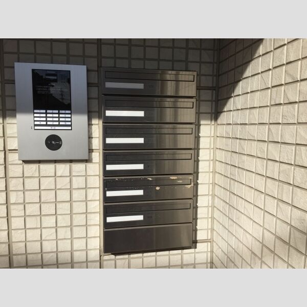 アン・シェルブール ポスト