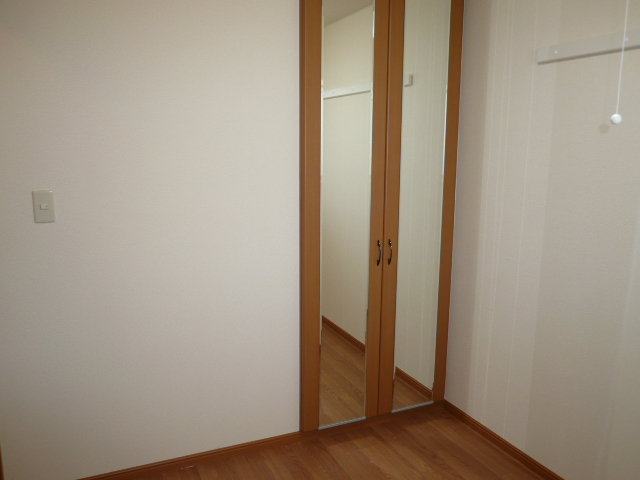 エルマルム00205号室 洋室クローゼット