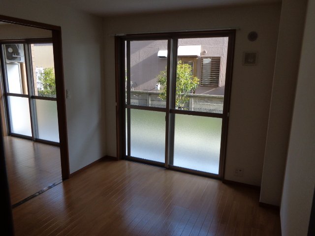 ＥＶＥＲ　ＳＨＩＮＥ　ＳＨＯＮＡＮ 洋室