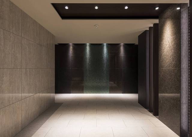 ガーラ・ヴィスタ練馬1階 上質な素材と間接照明が織りなす格調高いエントランス空間