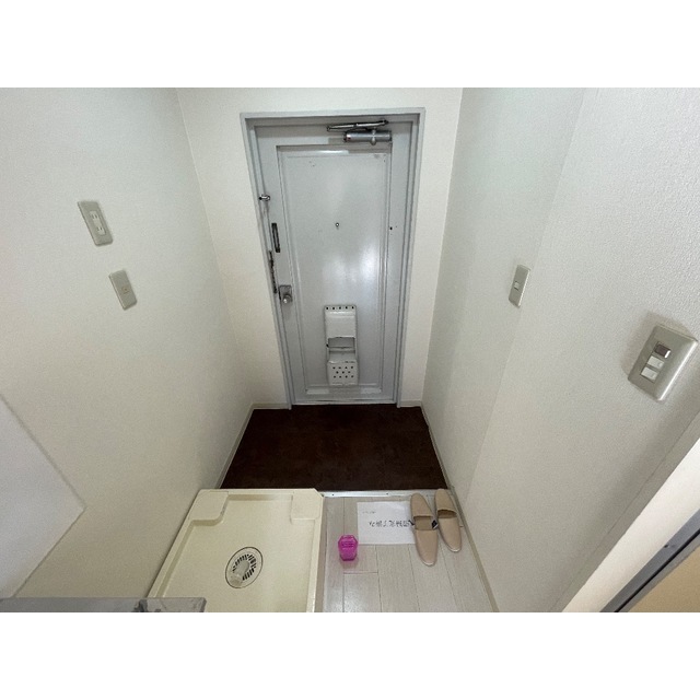 神山ビル401号室 玄関