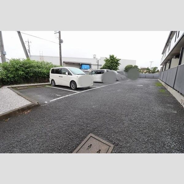 フライハイツラオム207号室 駐車場