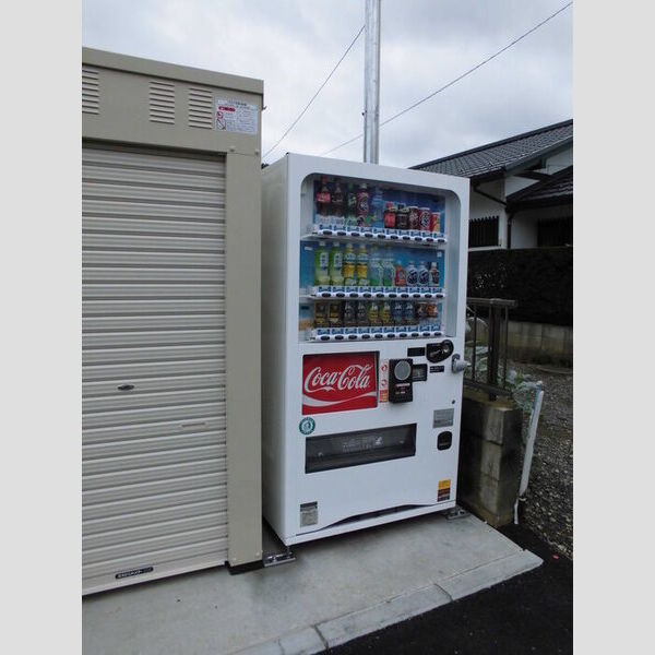 del sol 結城202号室 敷地内自動販売機