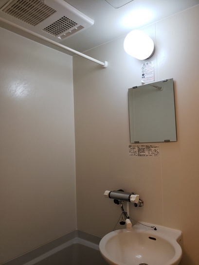 レオパレスリベェール101号室 雨の日にも便利な浴室乾燥機付き