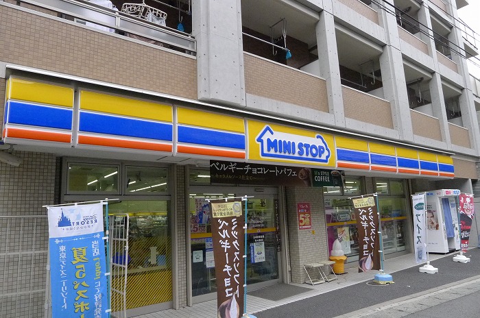 ステージグランデ生田駅前地下1階 ミニストップ生田駅南口店