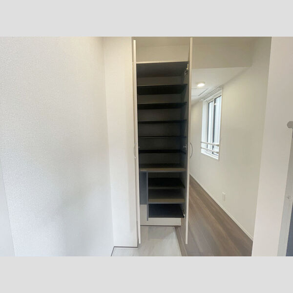 D-ROOM八幡町305号室 玄関